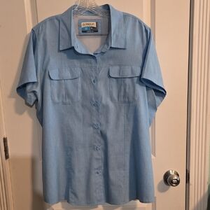 Magellan Outdoors Light Blue Casual Button Down Shirt